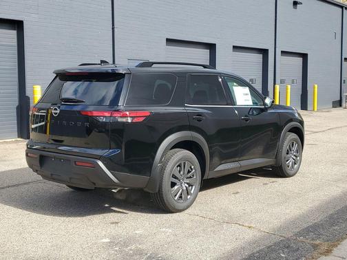 2025 Nissan Pathfinder SV 4WD