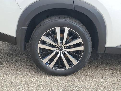 2025 Nissan Pathfinder Platinum 4WD