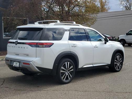 2025 Nissan Pathfinder Platinum 4WD