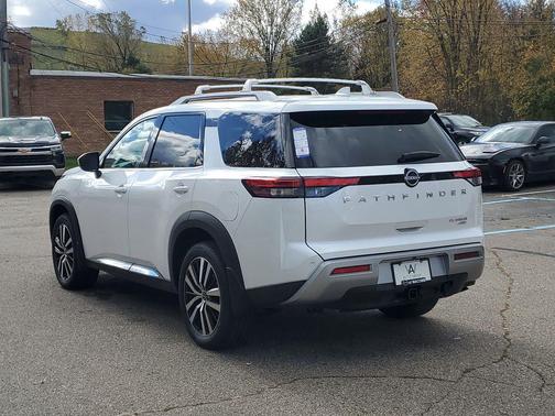 2025 Nissan Pathfinder Platinum 4WD