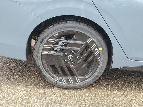 Atlantic Gray Metallic/Super Black 2026 Nissan Sentra SR