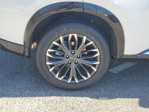 Everest White Pearl Tricoat 2026 Nissan Rogue Platinum