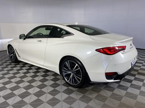 2022 INFINITI Q60 LUXE