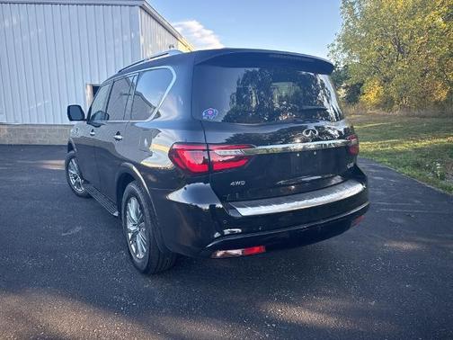 2021 INFINITI QX80 LUXE