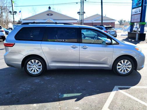 2017 Toyota Sienna XLE