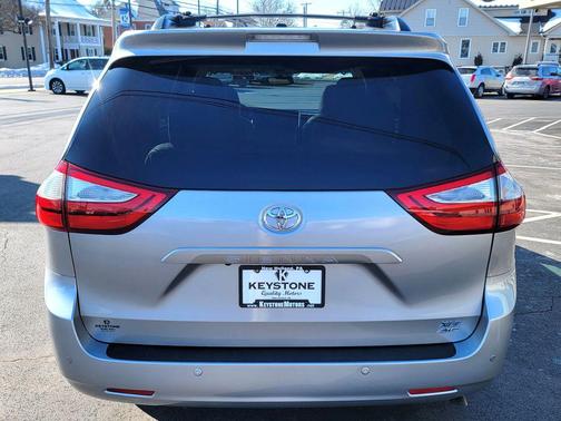 2017 Toyota Sienna XLE