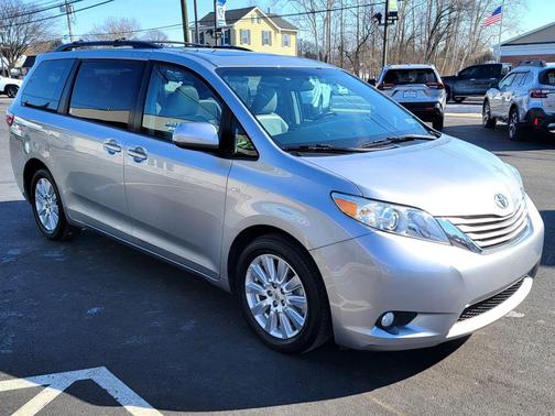 2017 Toyota Sienna XLE