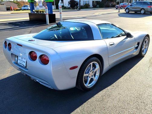 2000 Chevrolet Corvette Base