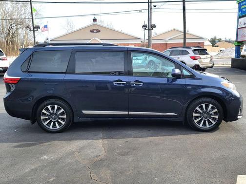 2019 Toyota Sienna XLE Premium
