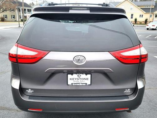 2017 Toyota Sienna LE