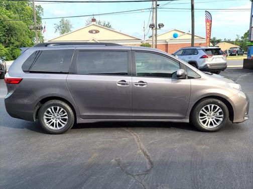 2018 Toyota Sienna XLE