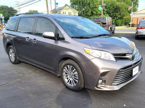 2018 Toyota Sienna XLE