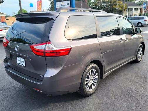 2018 Toyota Sienna XLE