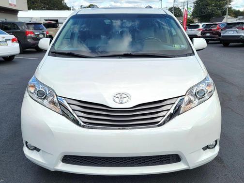 2017 Toyota Sienna XLE Premium