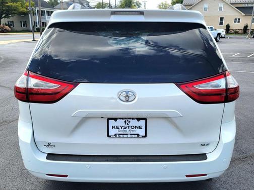 2017 Toyota Sienna XLE Premium