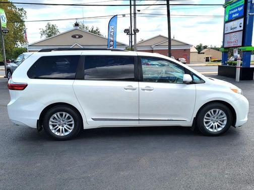 2017 Toyota Sienna XLE Premium