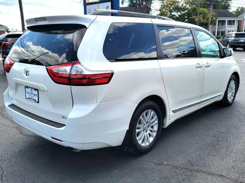 2017 Toyota Sienna XLE Premium