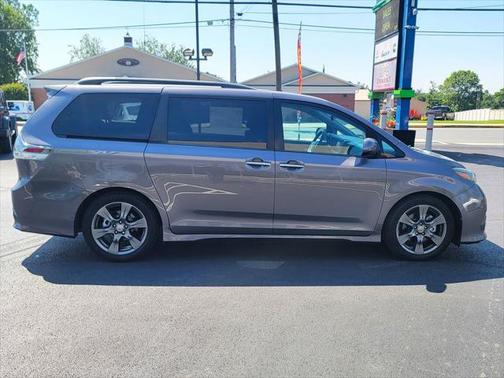2017 Toyota Sienna SE Premium