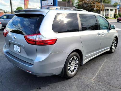 2019 Toyota Sienna XLE
