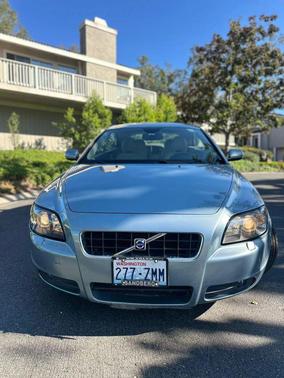 Green 2006 Volvo C70 T5
