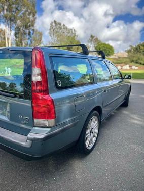 2004 Volvo V70 2.5T Wagon 4D