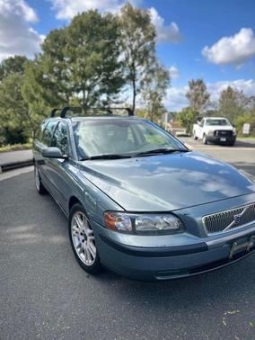 2004 Volvo V70 2.5T Wagon 4D