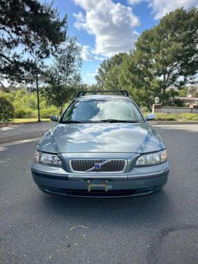 2004 Volvo V70 2.5T Wagon 4D