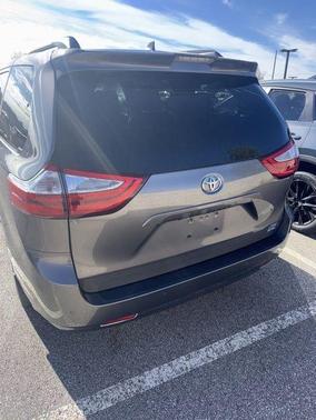2018 Toyota Sienna XLE