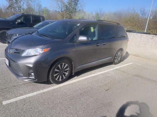 2018 Toyota Sienna XLE