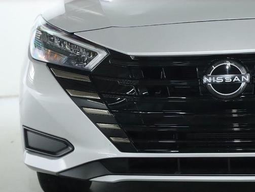 2023 Nissan Versa 1.6 SR