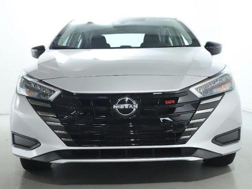 2023 Nissan Versa 1.6 SR