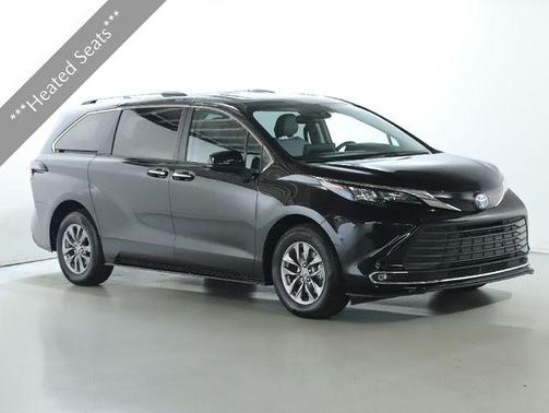 2024 Toyota Sienna XLE