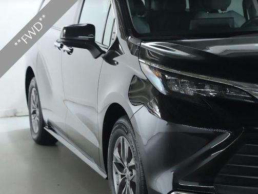 2024 Toyota Sienna XLE