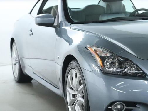 2015 INFINITI Q60 Base