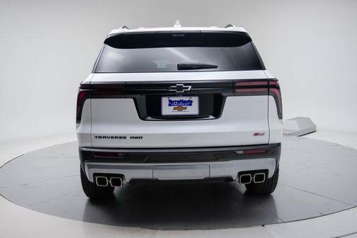 Iridescent Pearl Tricoat 2024 Chevrolet Traverse AWD Z71