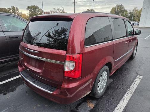 2016 Chrysler Town & Country Touring