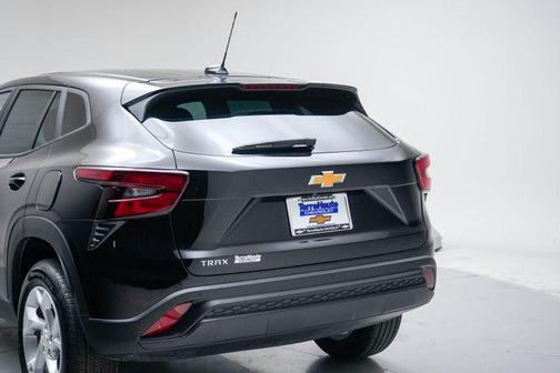 Mosaic Black Metallic 2026 Chevrolet Trax LS