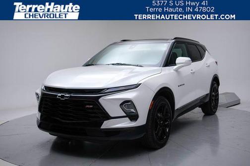 Iridescent Pearl Tricoat 2023 Chevrolet Blazer RS