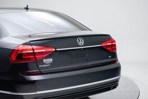 2016 Volkswagen Passat 1.8T R-Line