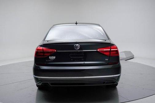 2016 Volkswagen Passat 1.8T R-Line