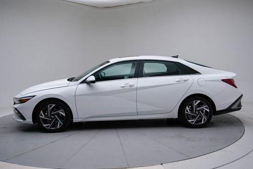 2025 Hyundai ELANTRA SEL