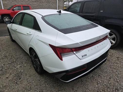 2025 Hyundai ELANTRA SEL