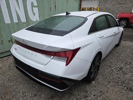 2025 Hyundai ELANTRA SEL