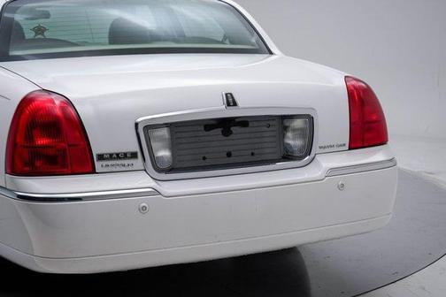 2004 Lincoln Town Car Signature
