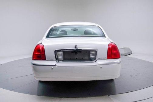 2004 Lincoln Town Car Signature