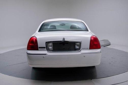 2004 Lincoln Town Car Signature