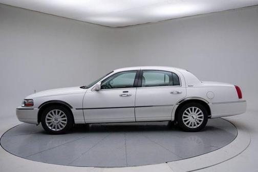 2004 Lincoln Town Car Signature