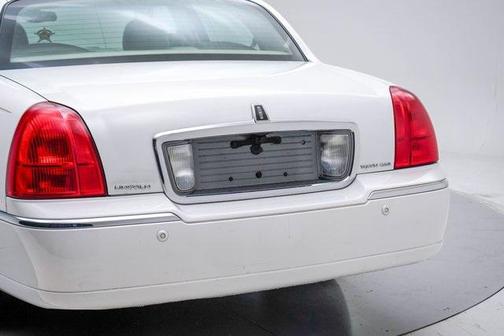 2004 Lincoln Town Car Signature