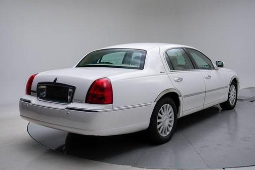 2004 Lincoln Town Car Signature