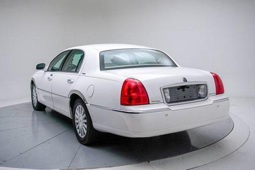 2004 Lincoln Town Car Signature